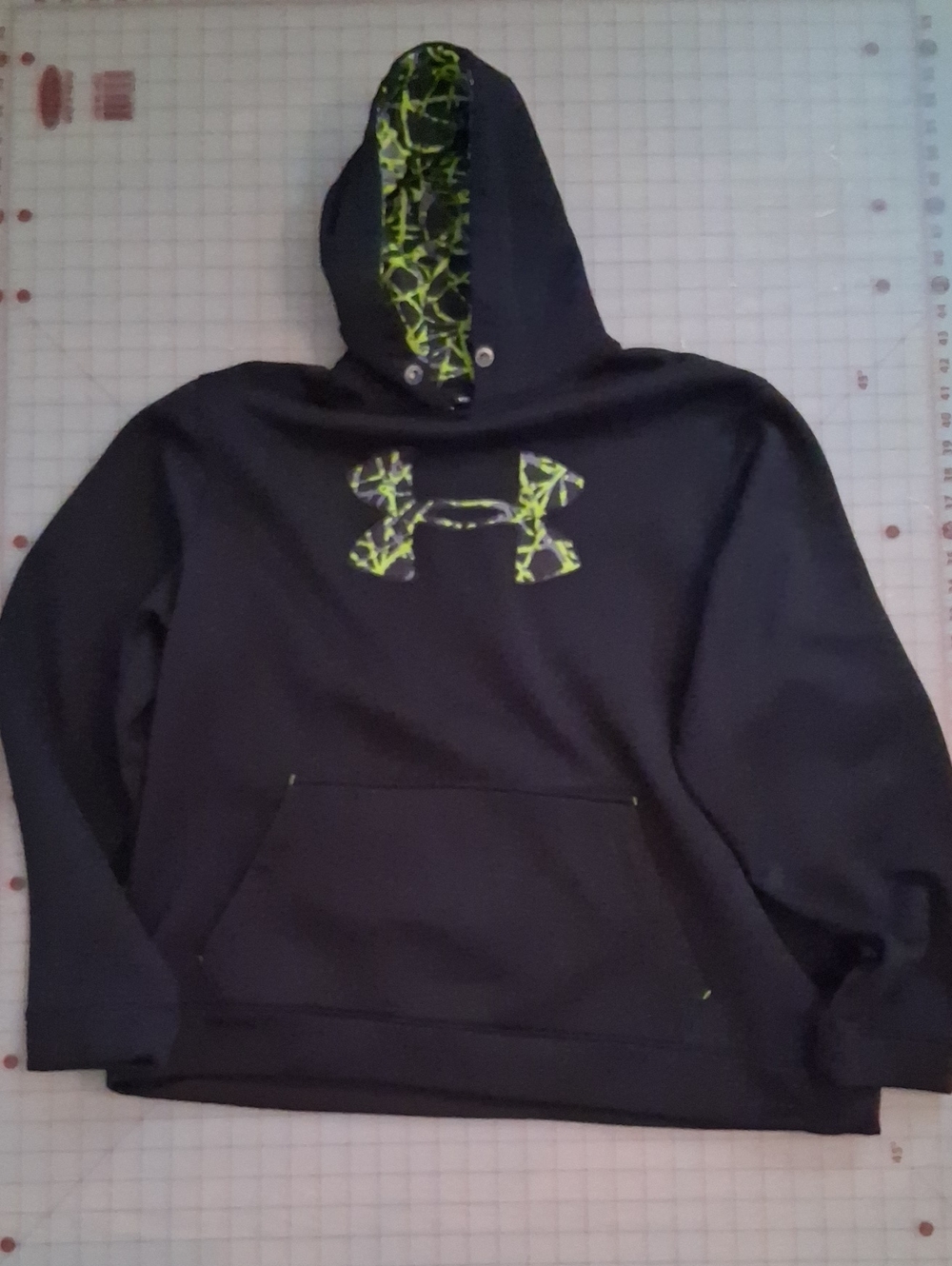 Under Armour Black Hoodie with Neon Yellow-Green Logo XXL Loose